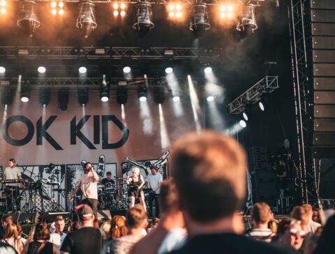 Bühnenbild für OK Kid, Aluminium Rahmen 80 mm schwarz mit Samba Stoff Bespannung zur Hinterleuchtung, Endfertigung durch Dickus Dankert, Bilder © Adrian Sikora